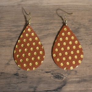 Teardrop leather earrings